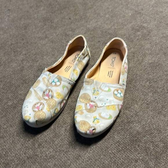 Toms Slip on shoes size 7 women’s pie themed - Picture 2 of 5